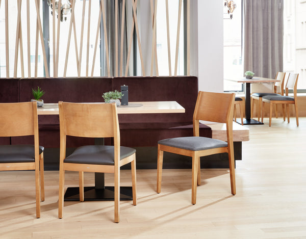 krzesło Stak sztuczna skóra; 48x51x86 cm (SxGxW); siedzisko czarny, stelaż jasny brązowy; 2 sztuka / opakowanie