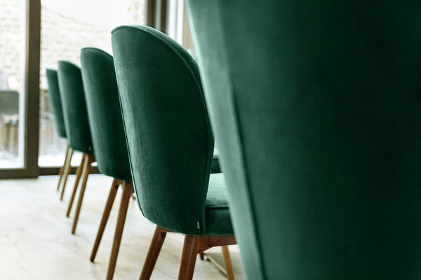 krzesło Lian aksamit; 56x58x86 cm (SxGxW); siedzisko jodła zielona, stelaż jasny brązowy; 2 sztuka / opakowanie