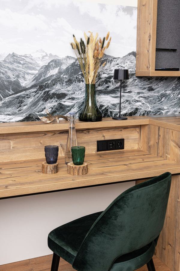 krzesło Tonda; 51x64x78 cm (SxGxW); siedzisko jodła zielona, stelaż czarny