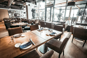 Trendy w modzie kelnerskiej – inspiracje dla nowoczesnych restauracji