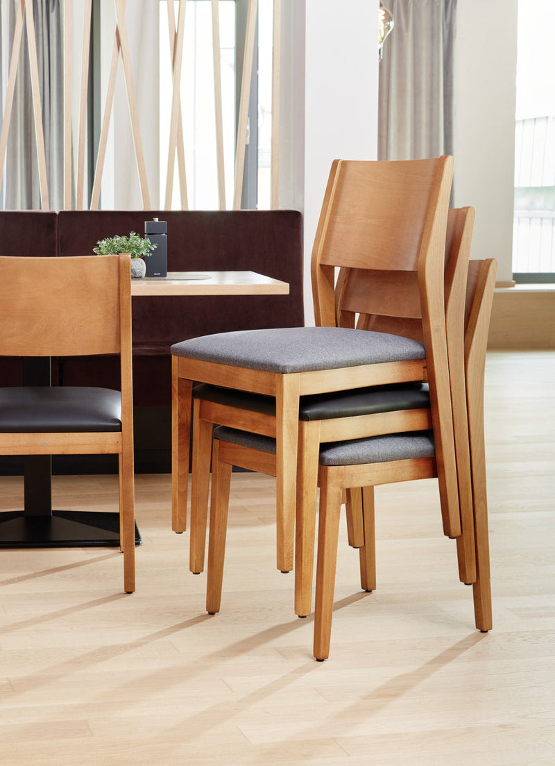 Kolekcja krzeseł Stak