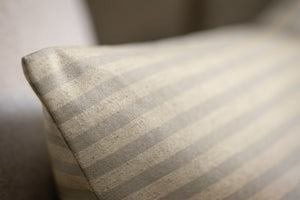 Dekokissenbezug Eda gestreift; 40x40 cm (SxD); jasny szary/beżowy