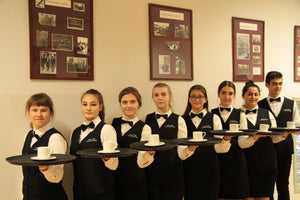 Damska kamizelka kelnerska dla uczennicy + haft szkoły gratis